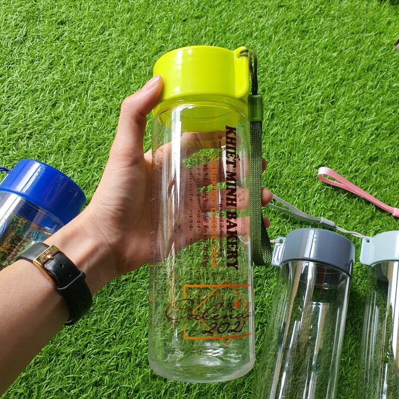 Bình đựng nước cầm tay bằng nhựa