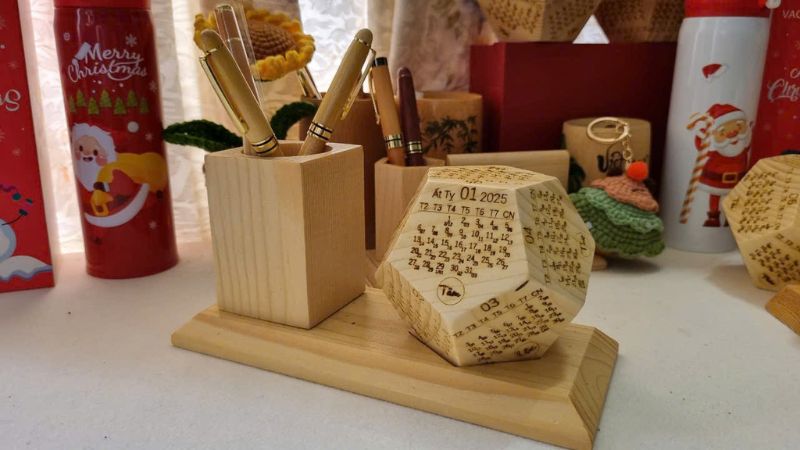 Hướng Dẫn Bảo Quản Lịch Gỗ Để Bàn 12 Mặt