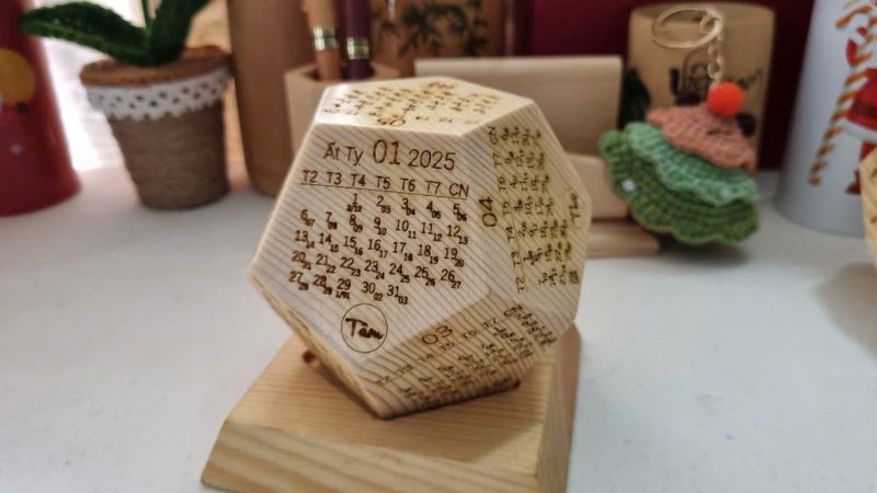 Lịch Gỗ Để Bàn 12 Mặt