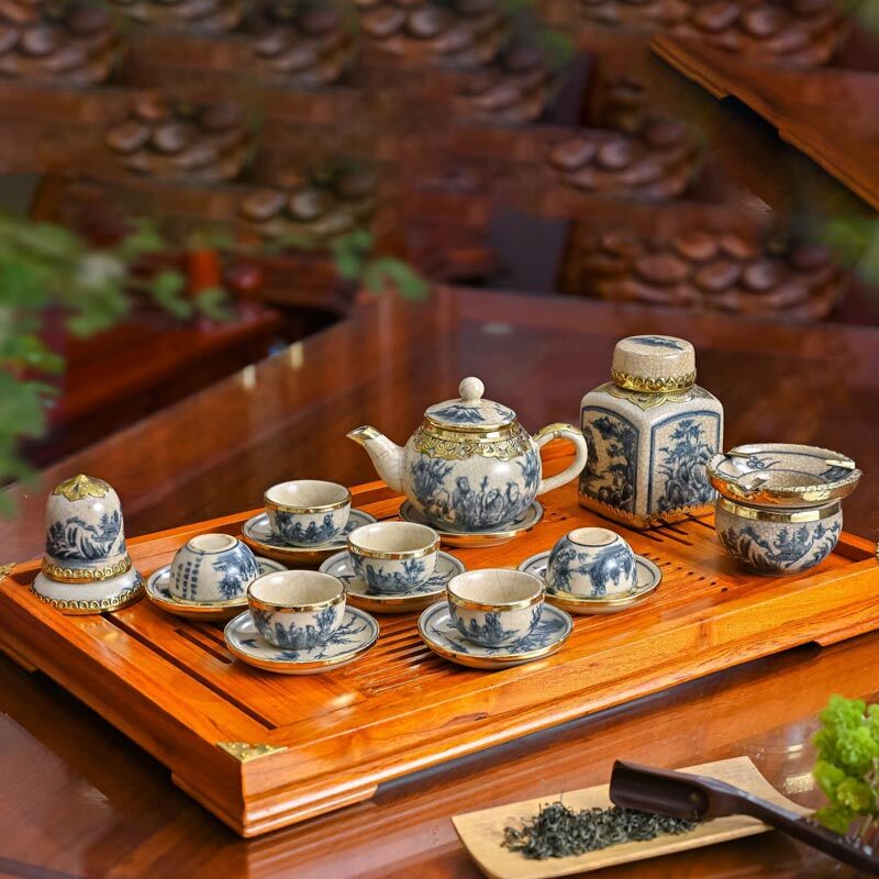 Ấm Chén Lam Cổ 7 Ấm chén lam cổ quà tặng là món quà độc đáo kết hợp tinh tế giữa men lam và các hoạ tiết độc đáo